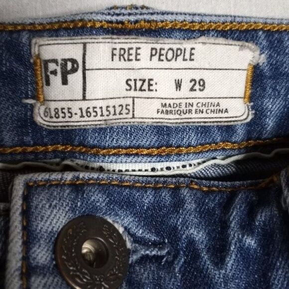 Free People Denim Shorts Womens Size 29 Junior Distressed Frayed Hem Summer Wear - Picture 6 of 6